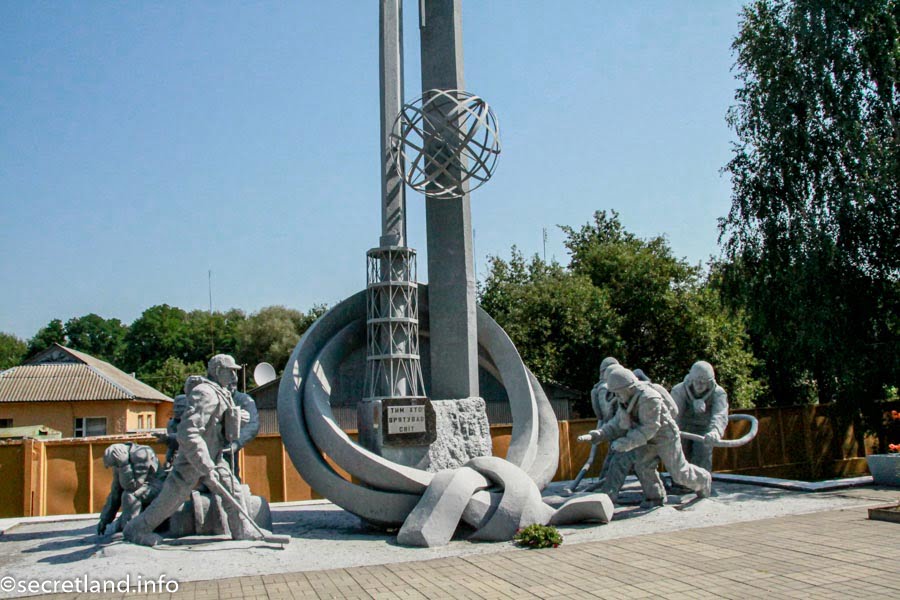 Monument to those who saved the world