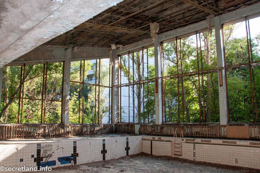 Abandoned pool in Pripyat