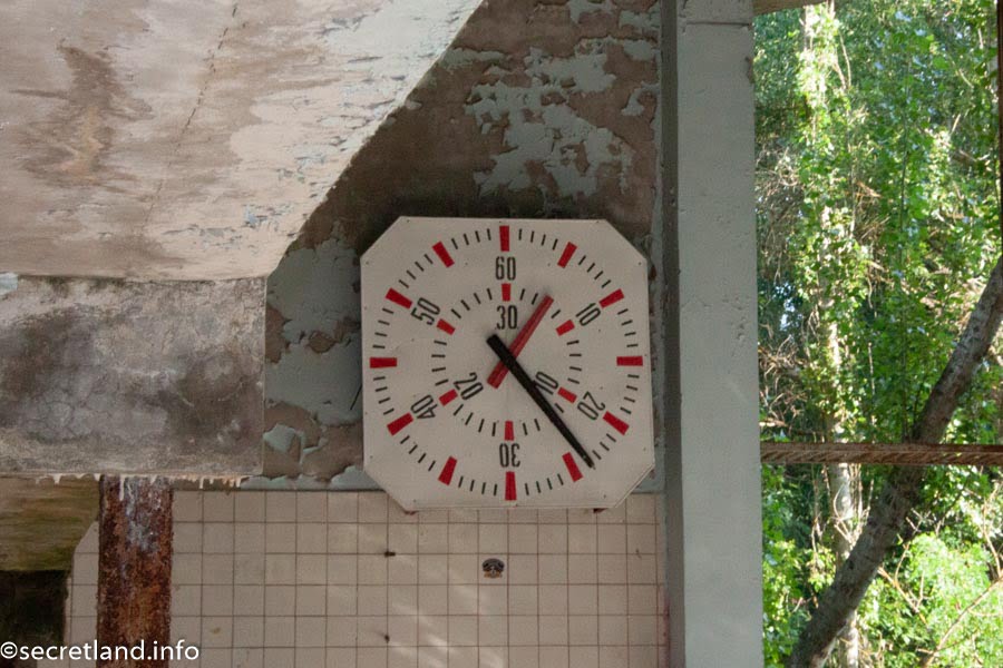 The clock stopped at the time of the accident