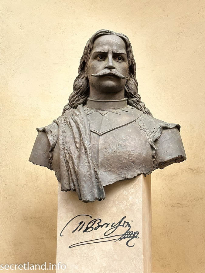 Памятник Миклошу Берчени