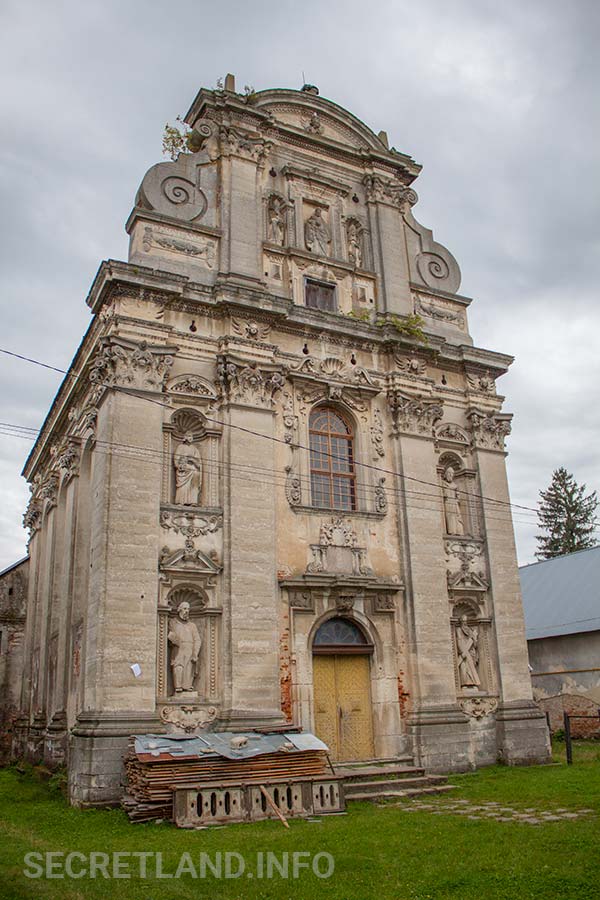 Костел в Комарно