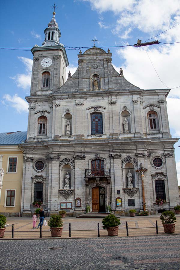 Костел в Золочеві