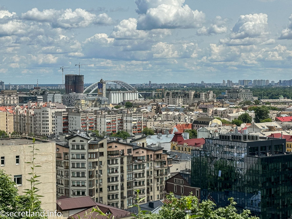 Вид на Поділ