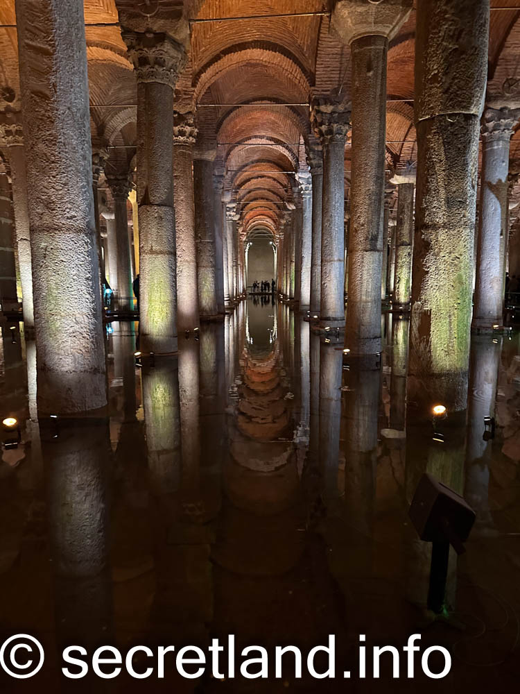 Цистерна Базиліка в Стамбулі 