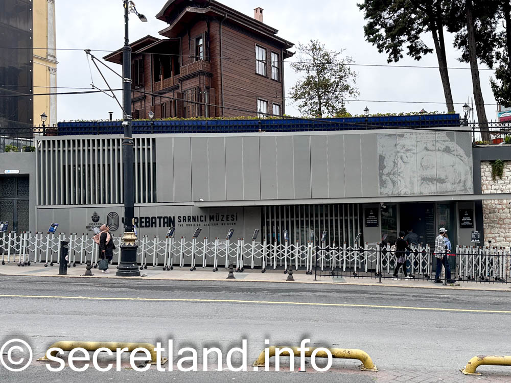 Вхід до Цистерни Базиліка