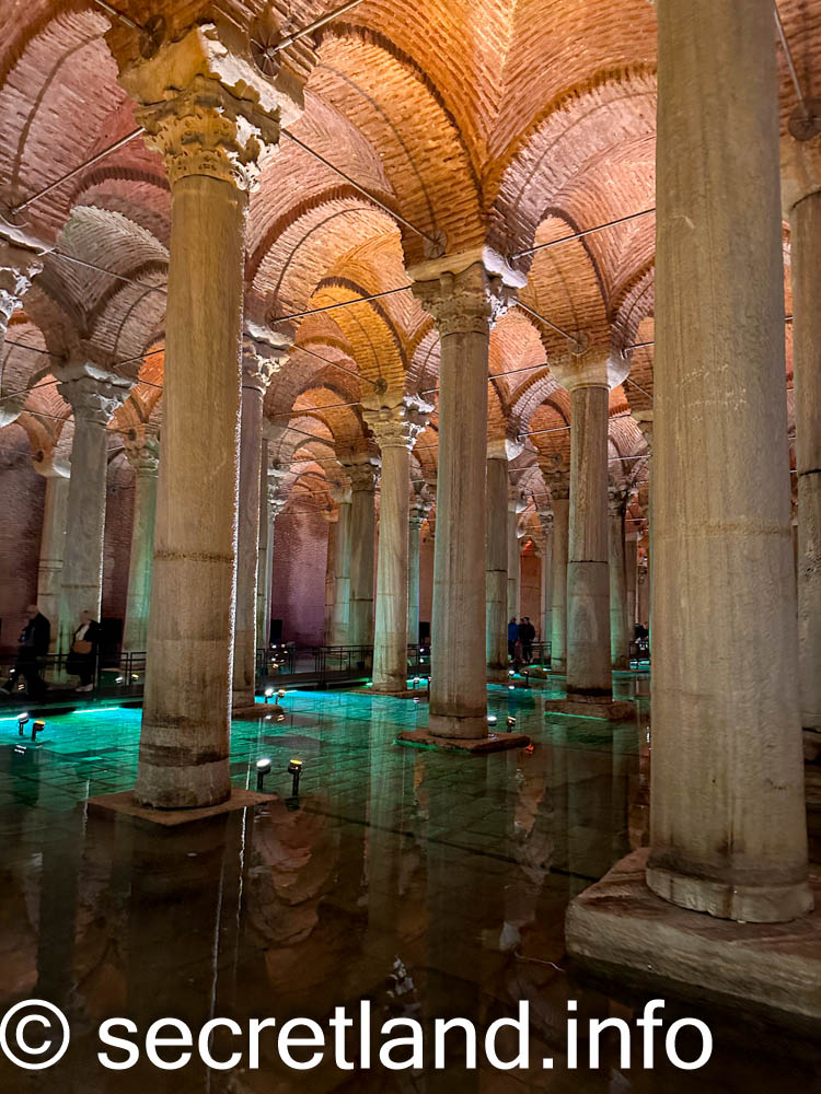 Цистерна Базиліка в Стамбулі 