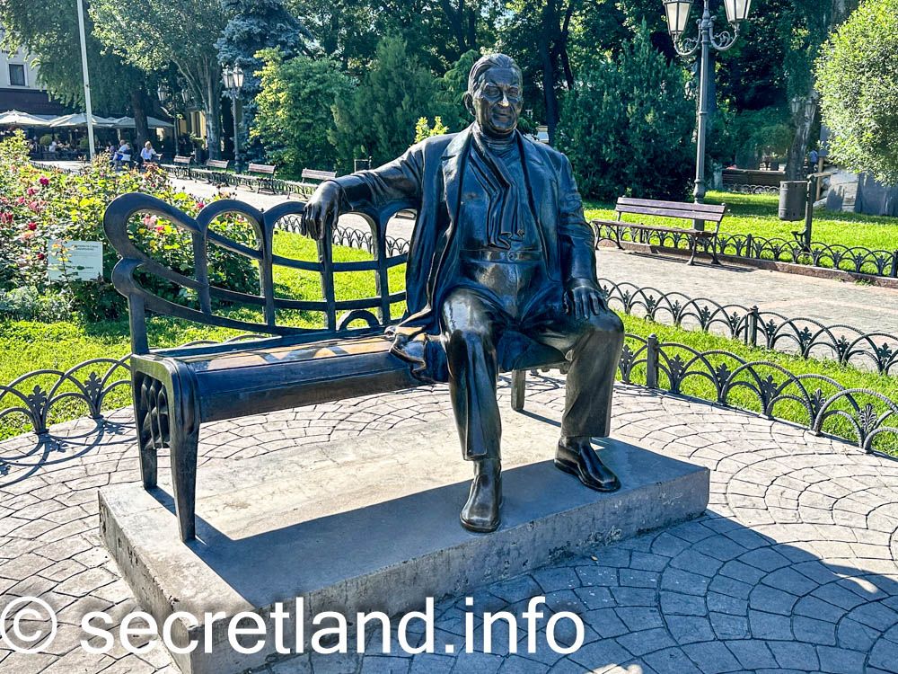 Пам'ятник Леоніду Утьосову